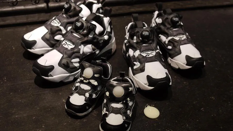 A BATHING APE® x mita sneakers Reebok VERSA PUMP FURY 